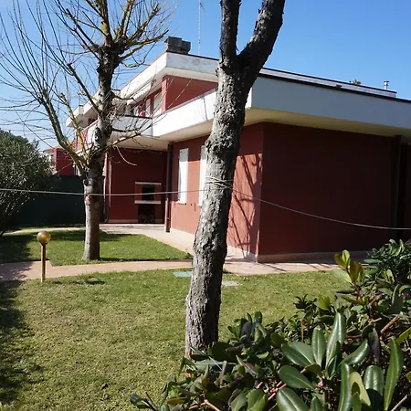 Res. Con Piscina Esedra *
